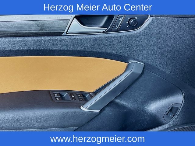 2018 Volkswagen Passat 2.0T SEL Premium