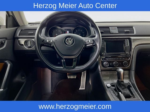 2018 Volkswagen Passat 2.0T SEL Premium