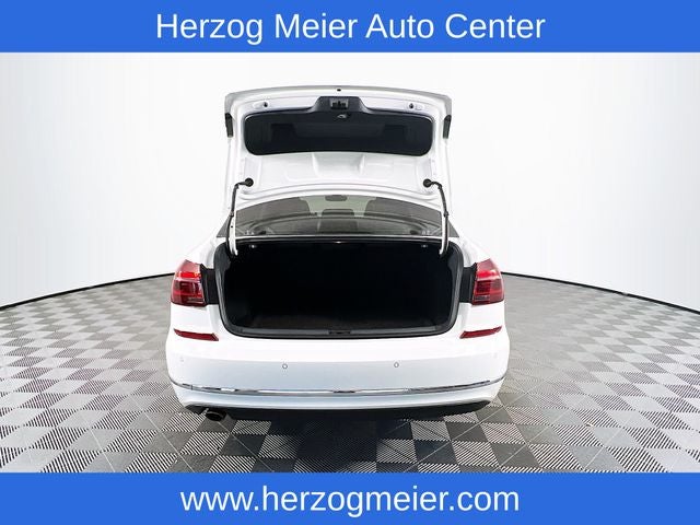 2018 Volkswagen Passat 2.0T SEL Premium