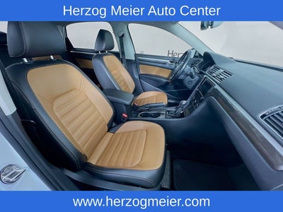 2018 Volkswagen Passat 2.0T SEL Premium
