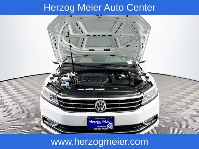 2018 Volkswagen Passat 2.0T SEL Premium