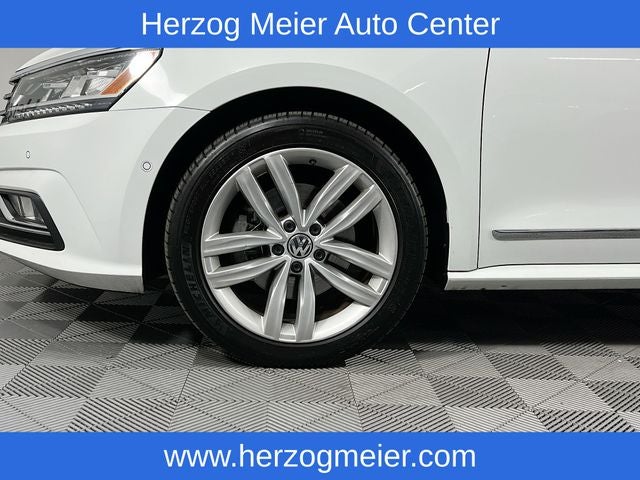 2018 Volkswagen Passat 2.0T SEL Premium