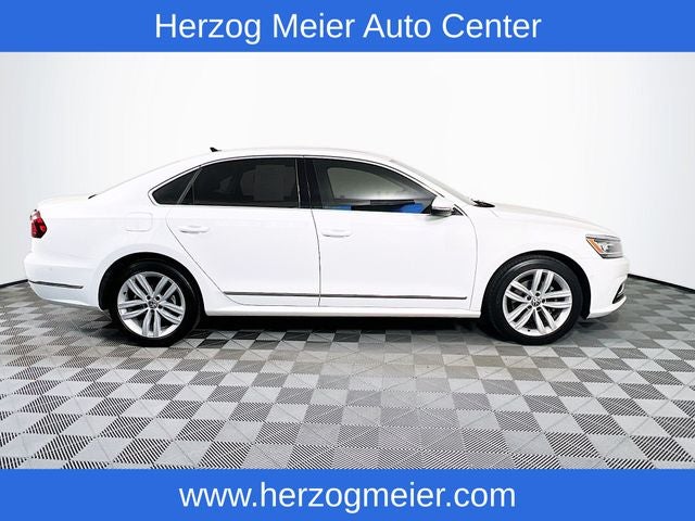 2018 Volkswagen Passat 2.0T SEL Premium