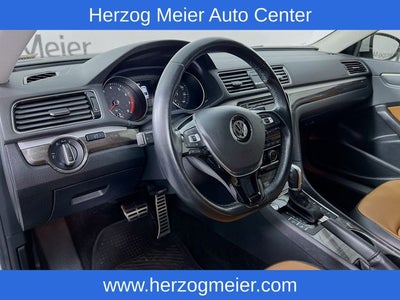 2018 Volkswagen Passat 2.0T SEL Premium