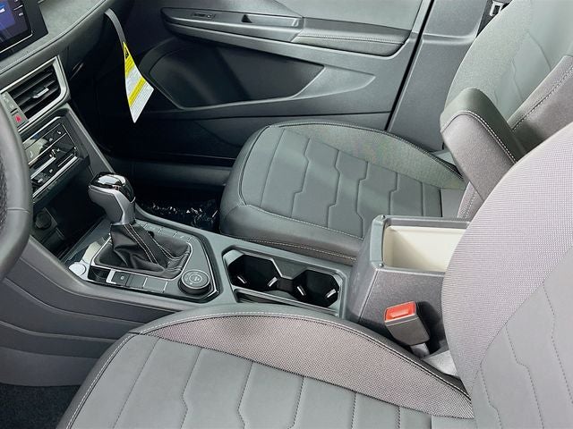 2025 Volkswagen Taos 1.5T SE Black