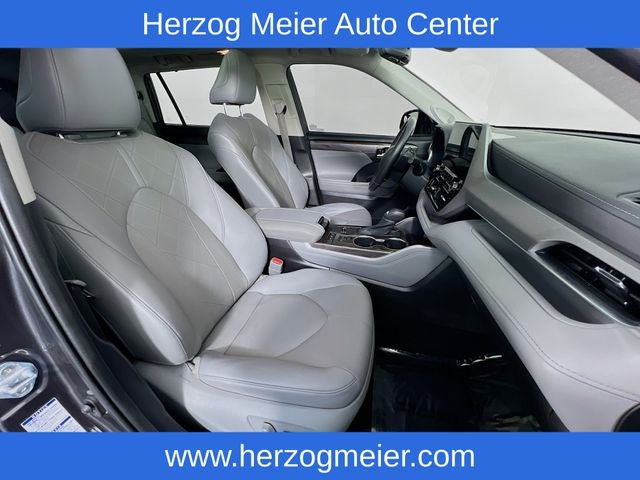 2021 Toyota Highlander Hybrid Platinum