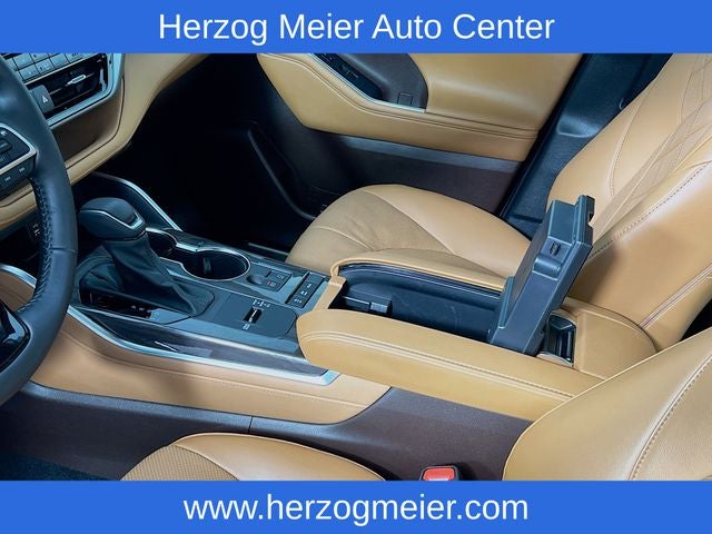 2022 Toyota Highlander Hybrid Platinum