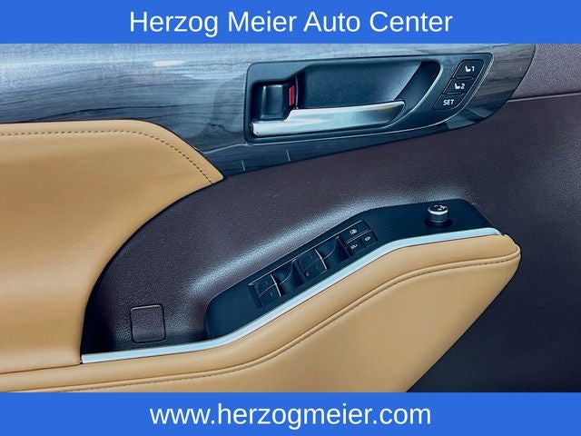 2022 Toyota Highlander Hybrid Platinum