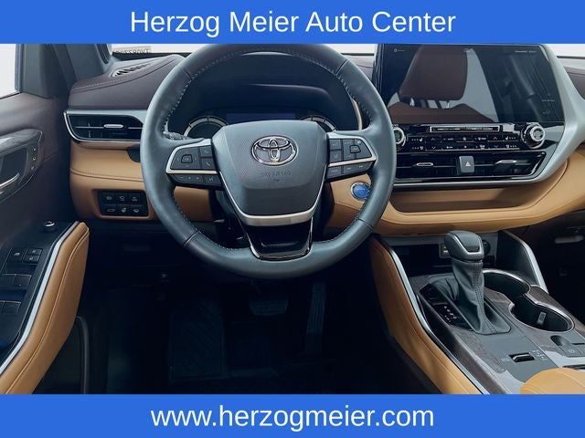 2022 Toyota Highlander Hybrid Platinum
