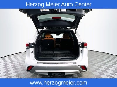 2022 Toyota Highlander Hybrid Platinum