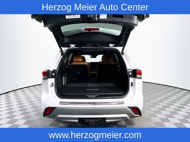 2022 Toyota Highlander Hybrid Platinum