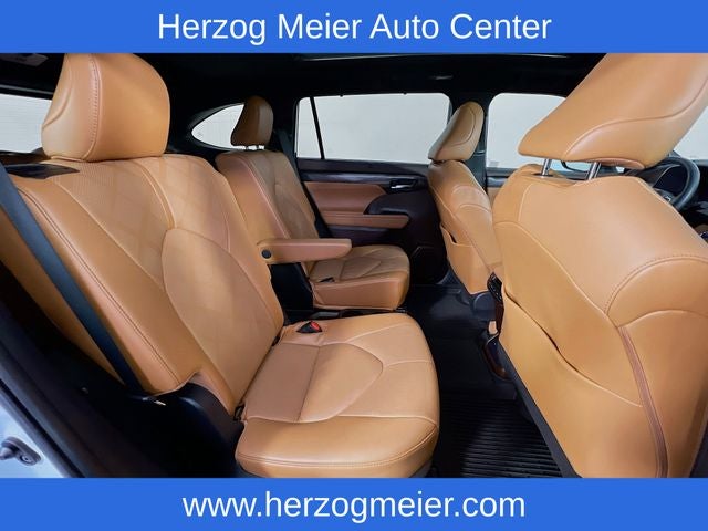 2022 Toyota Highlander Hybrid Platinum
