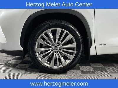 2022 Toyota Highlander Hybrid Platinum
