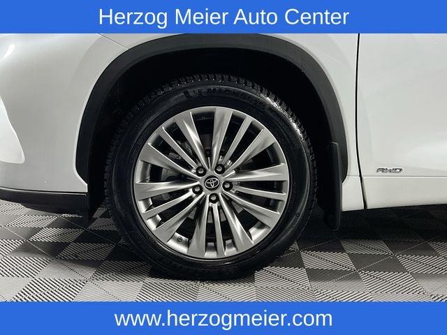 2022 Toyota Highlander Hybrid Platinum