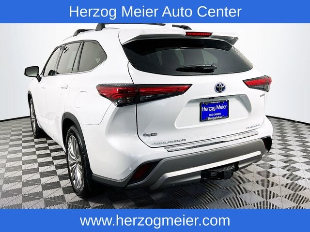 2022 Toyota Highlander Hybrid Platinum