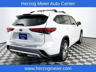 2022 Toyota Highlander Hybrid Platinum