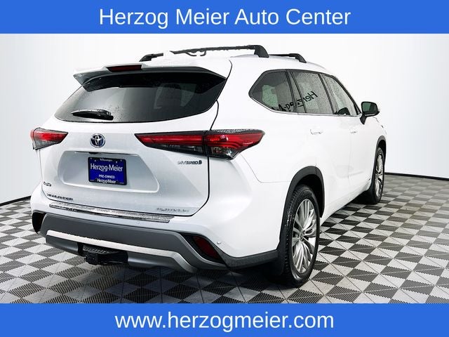 2022 Toyota Highlander Hybrid Platinum