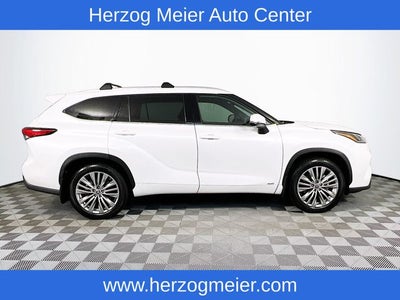 2022 Toyota Highlander Hybrid Platinum