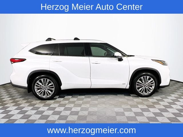 2022 Toyota Highlander Hybrid Platinum