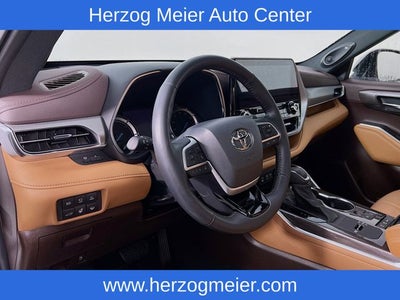2022 Toyota Highlander Hybrid Platinum