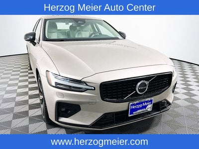 2024 Volvo S60 B5 Core Dark Theme