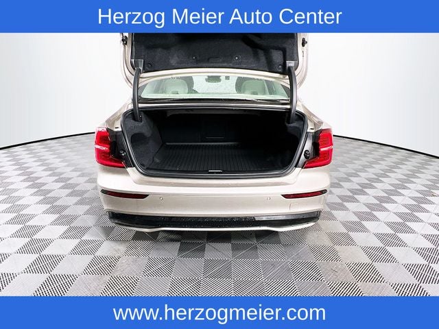 2024 Volvo S60 B5 Core Dark Theme