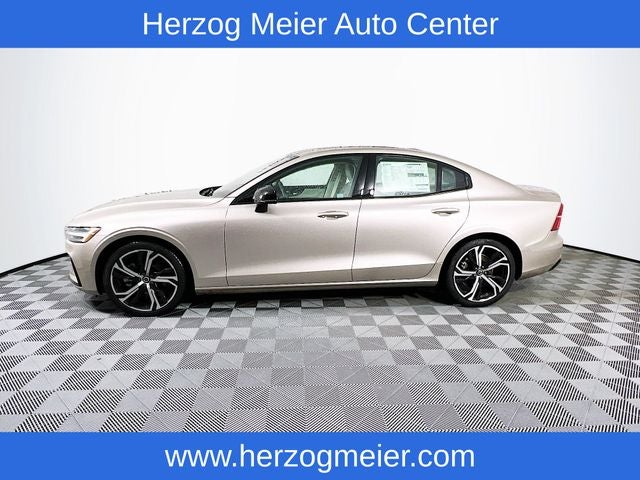 2024 Volvo S60 B5 Core Dark Theme