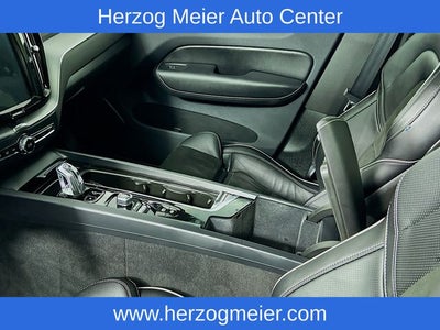 2019 Volvo XC60 Hybrid T8 R-Design