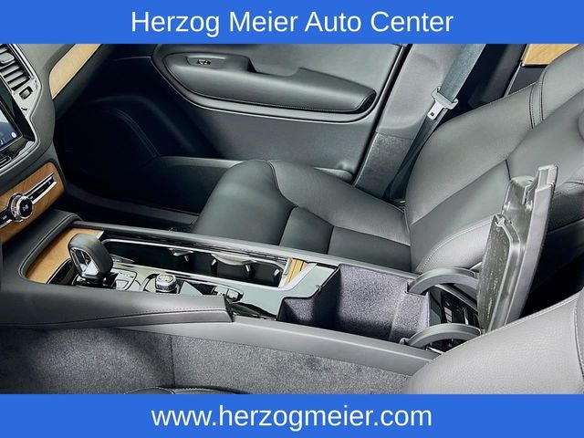 2025 Volvo XC90 B6 Plus 6-Seater