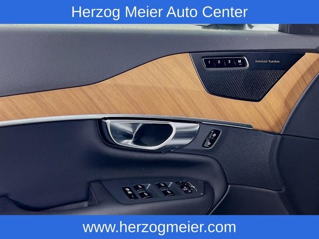 2025 Volvo XC90 B6 Plus 6-Seater