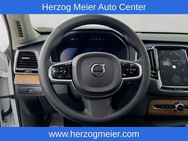 2025 Volvo XC90 B6 Plus 7-Seater