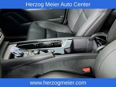 2025 Volvo XC90 B6 Ultra Bright