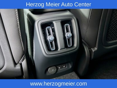 2024 Volvo C40 Recharge Pure Electric Base