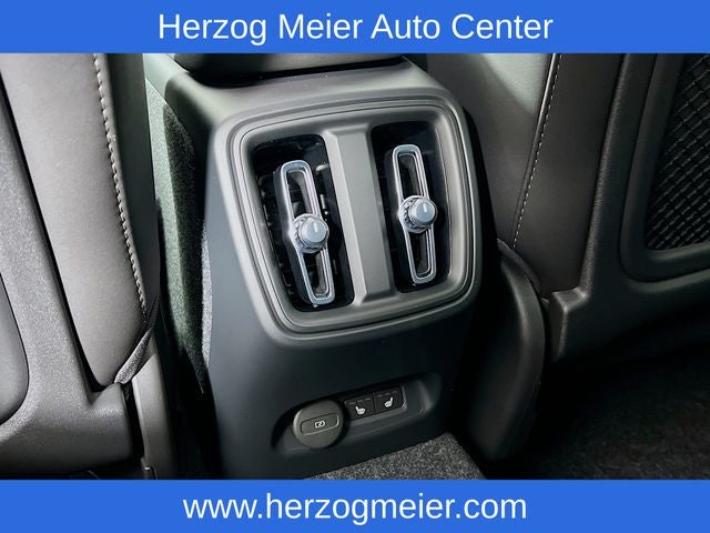 2024 Volvo C40 Recharge Pure Electric Base