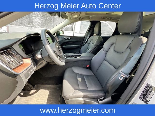 2023 Volvo XC60 Recharge Plug-In Hybrid T8 Plus Dark Theme