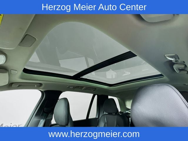 2025 Volvo XC90 Plug-In Hybrid T8 Plus 6 Passenger. Retired Courtesy Loaner.