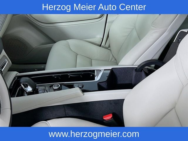 2025 Volvo XC90 Plug-In Hybrid T8 Plus 6 Passenger