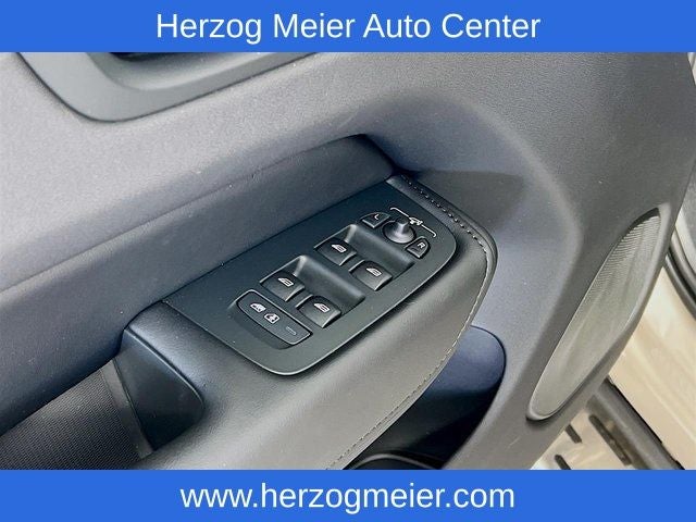 2025 Volvo XC60 Plug-In Hybrid T8 Plus