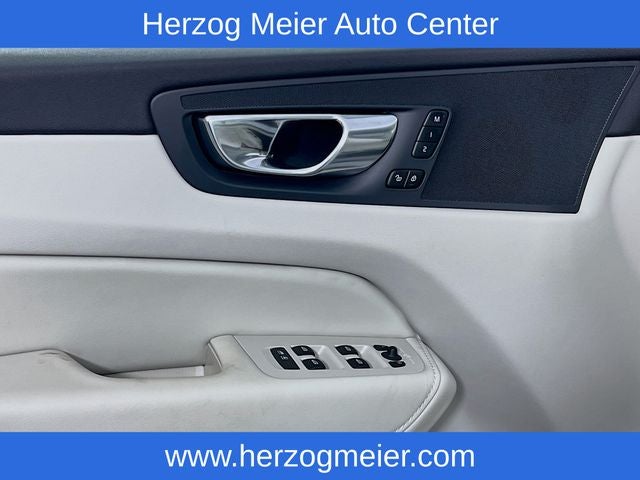 2025 Volvo XC60 Plug-In Hybrid T8 Plus