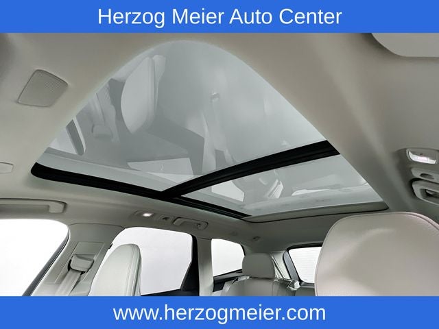 2025 Volvo XC60 Plug-In Hybrid T8 Plus