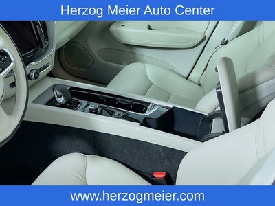 2025 Volvo XC60 Plug-In Hybrid Plus