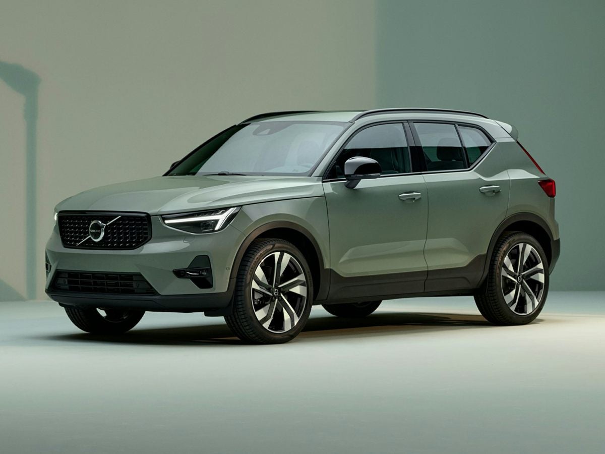 2024 Volvo XC40 B5 Plus Bright Theme