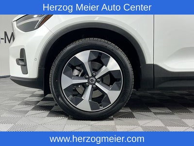 2025 Volvo XC40 B5 Plus Bright Theme