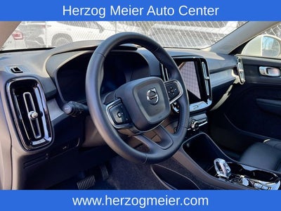 2025 Volvo XC40 B5 Plus Bright Theme