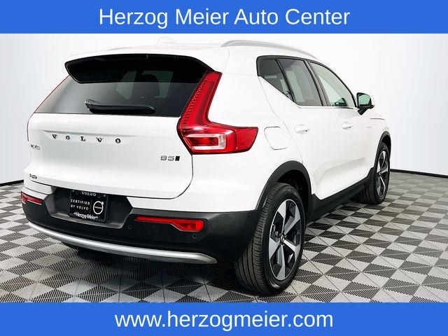 2025 Volvo XC40 B5 Plus Bright Theme
