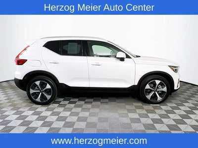 2025 Volvo XC40 B5 Plus Bright Theme