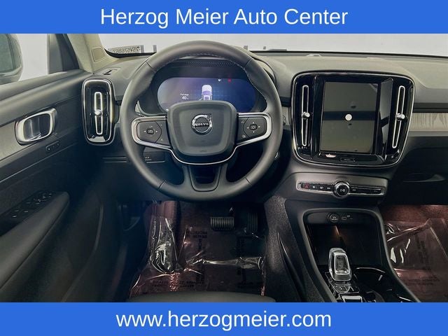 2025 Volvo XC40 B5 Plus Bright Theme