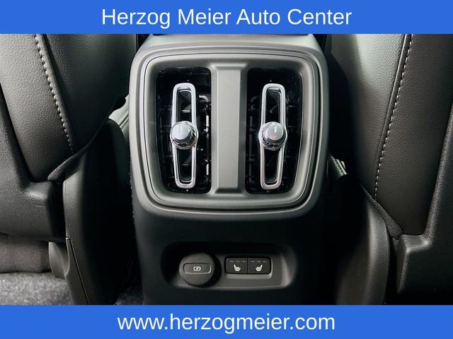 2025 Volvo XC40 B5 Plus Bright Theme