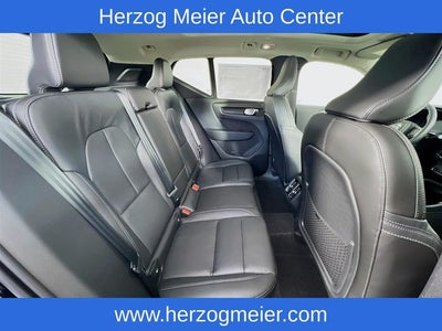 2025 Volvo XC40 B5 Plus Bright Theme