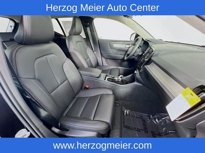 2025 Volvo XC40 B5 Plus Bright Theme